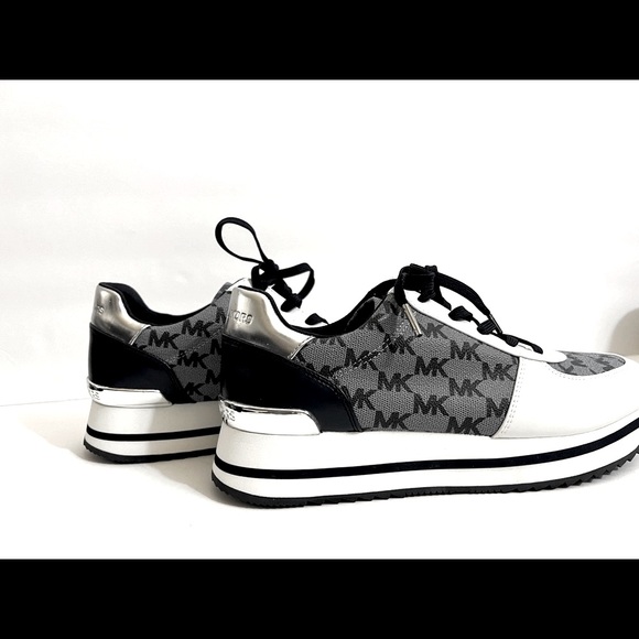 Michael Kors Signature sneakers,size 8.5 blue/white - Picture 4 of 7